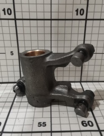 Коромысло впускных клапанов с регулировочными винтами 840-1007110-01