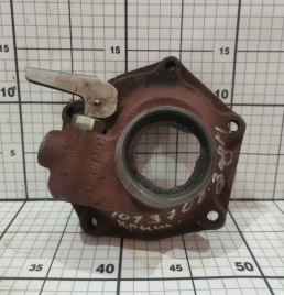 Крышка 842-1013708 (радиатора водомасляного с краником)