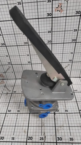 Кран тормозной 2-х секционный в сборе с педалью 5320-3514108ПР фото 1