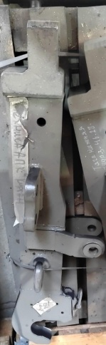 Тяга нижняя правая 744Р3-46.28.100-3 (мех. навески) фото 1